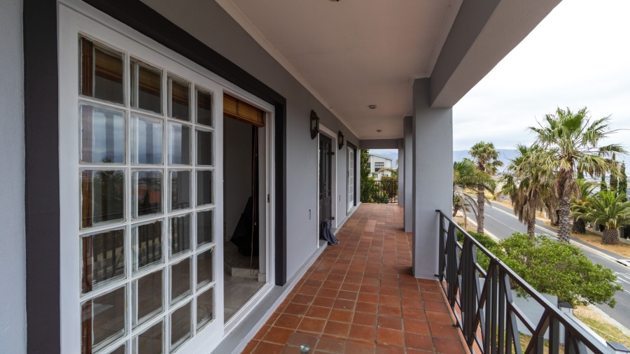 To Let 5 Bedroom Property for Rent in Bizweni Western Cape